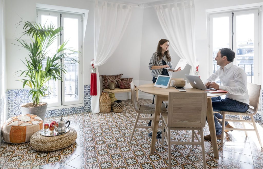 bureaux airbnb paris salle marocaine